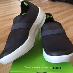Oofos OOmg Fibre Low recovery shoe